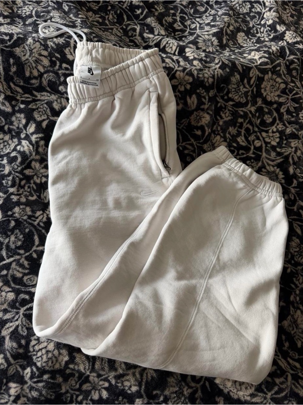 Nike White Drawstring Jogger Sweatpants